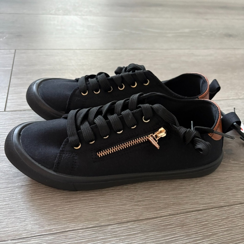 NWT Taxi Womens Black Canvas Zipper Low Top Lace Up Sneaker Shoes Size 8.5 - Picture 5 of 14